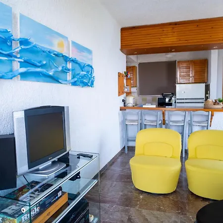 Sea Breeze Apartment *